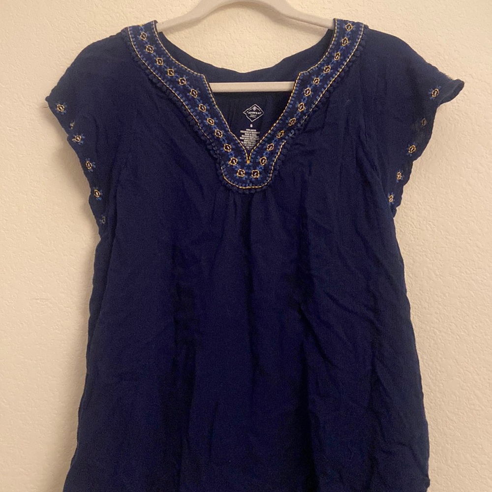 Beautiful blue top with yellow detailing.